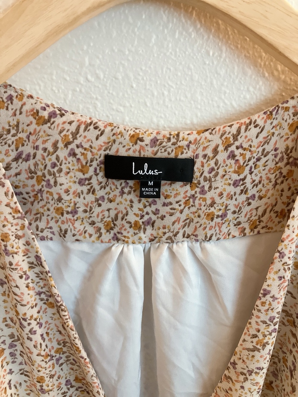 LULU’s Bell-Sleeve Floral V-Neck Peplum Wrap Blouse Shirt Top Cropped Medium - Picture 8 of 12